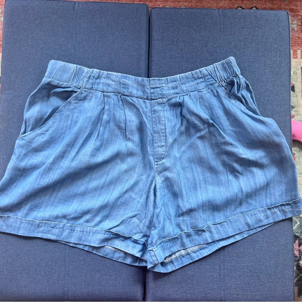 High Waisted Chambray Pleated Pull On Shorts - Size 1x